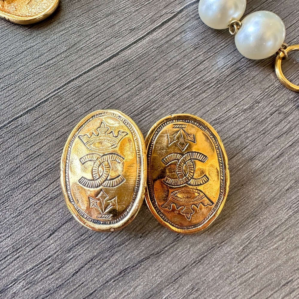 Chanel Gold Vintage Royal Crown CC Clip-On Earrings 1980s